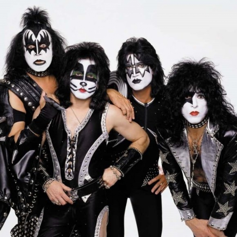 Kiss Image